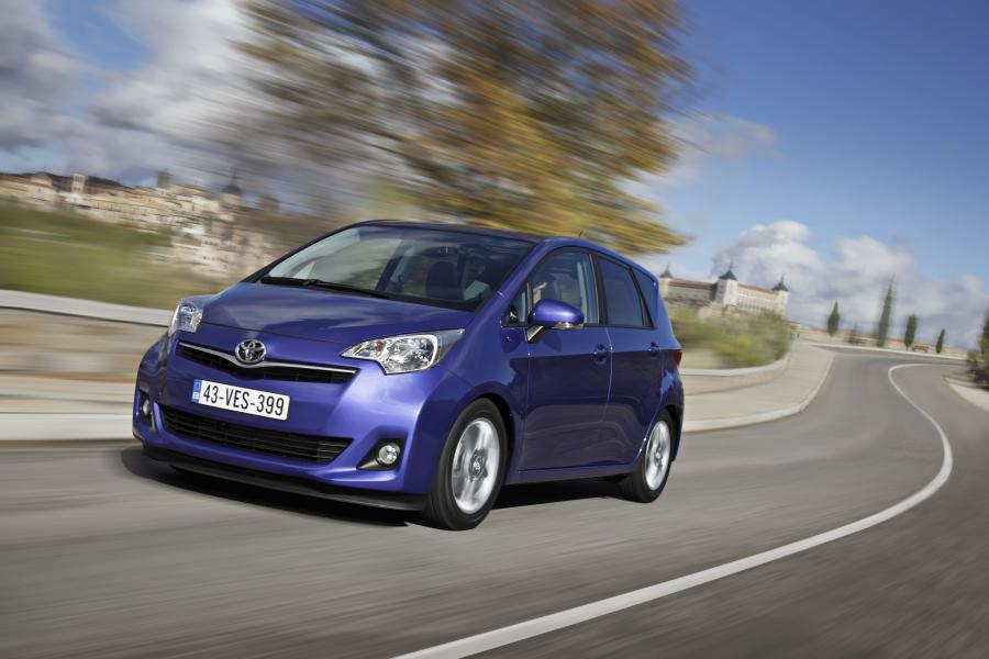  Toyota Verso-S 2010 года  (фото 101 из 109)